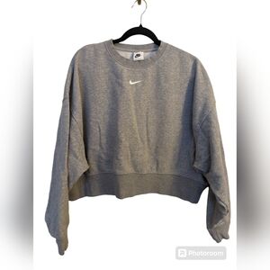 76. Nike Crew neck Cropped Sweatshirt